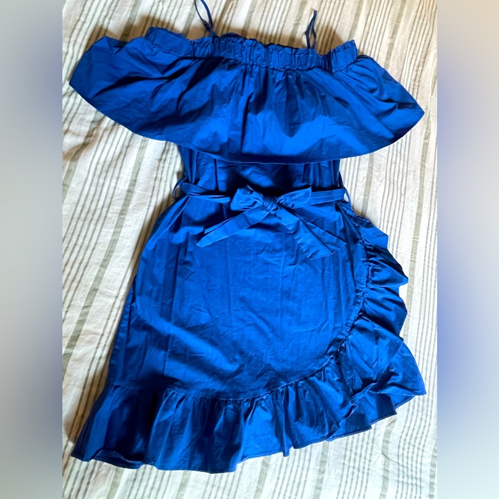 WHO WHAT WEAR Off Shoulder Dress